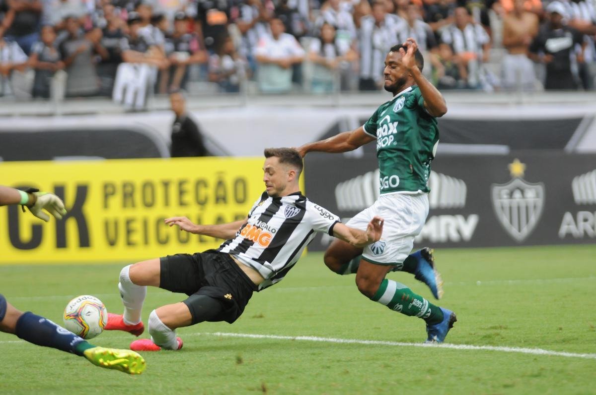 No dia da apresentao de Diego Tardelli, Atltico perde para Caldense no Mineiro