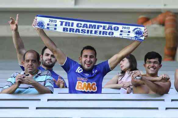 Torcedores do Cruzeiro nas cadeiras do Estdio Independncia