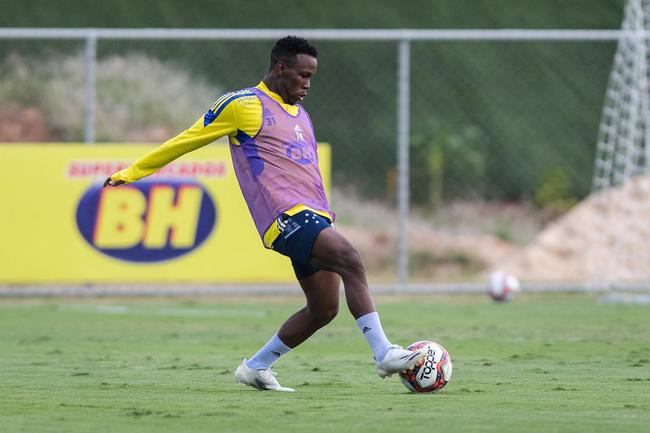 Jogadores do Cruzeiro realizaram primeiro treino sob comando de Mozart nesta sexta-feira (11/06)