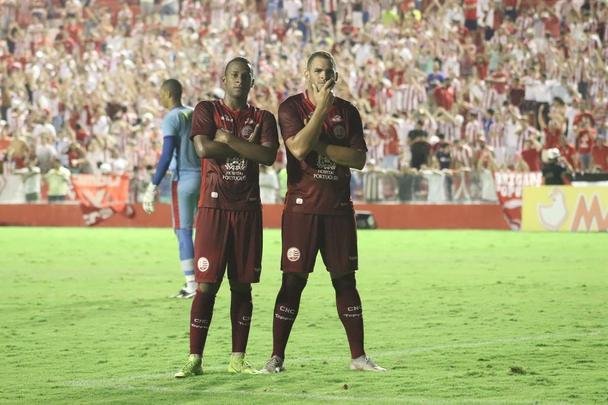 Contra o Vitória, pelo Estadual, Wallace marcou dois gols de pênaltis e garantiu o placar de 2 a 0