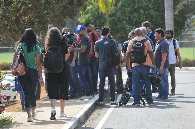 Dia movimentado na Toca: coletiva de Pezzolano, retorno da imprensa ao CT e treino em campo