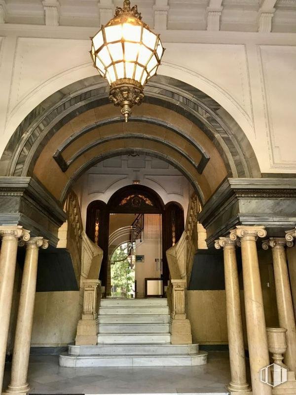 Prdio de Madri onde fica a Tara Sports Sociedad Limitada, empresa pela qual Ronaldo se tornou scio majoritrio do Real Valladolid e do Cruzeiro