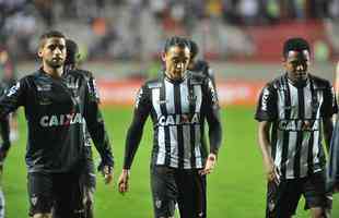 Em jogo com chuva de granizo e 'apago' no Horto, Galo  batido pelo Internacional por 1 a 0