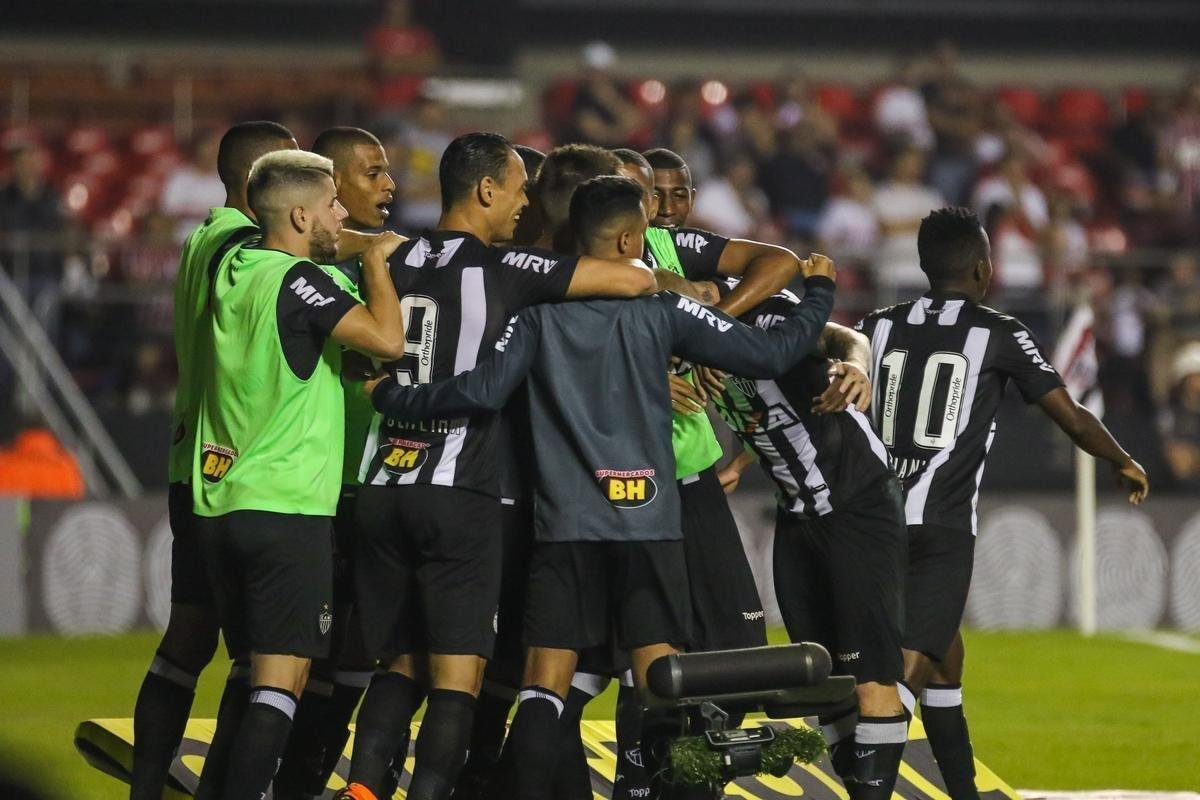 Atlético saiu atrás, conseguiu virada com Róger Guedes e Ricardo Oliveira, mas cedeu empate no Morumbi