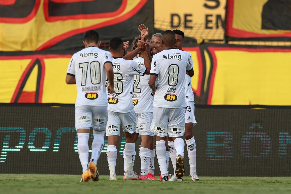 Em duelo pela 37 rodada do Brasileiro, o Atltico vence o Sport, na Ilha do Retiro, por 3 a 2