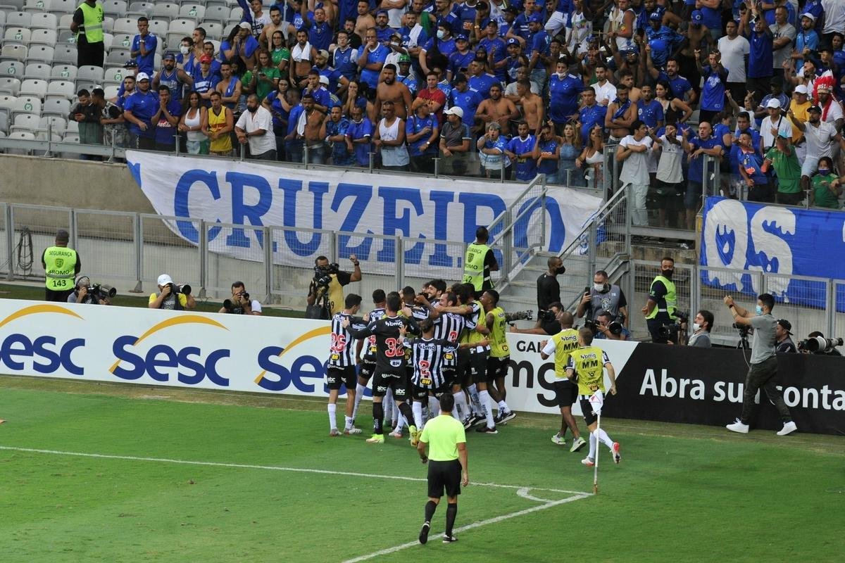 Ademir entrou no segundo tempo e fez o gol da virada do Atltico nos acrscimos