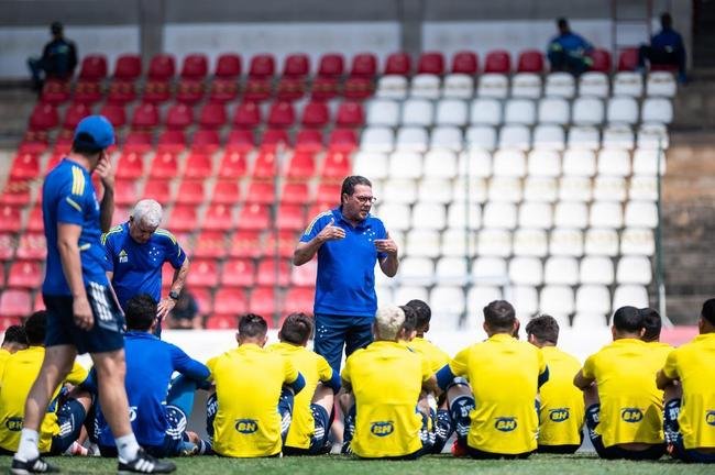 Fotos do treino do Cruzeiro na Arena do Jacar, em Sete Lagoas. Time fechou a preparao para enfrentar a Ponte Preta, s 11h deste sbado, pela 23 rodada da Srie B