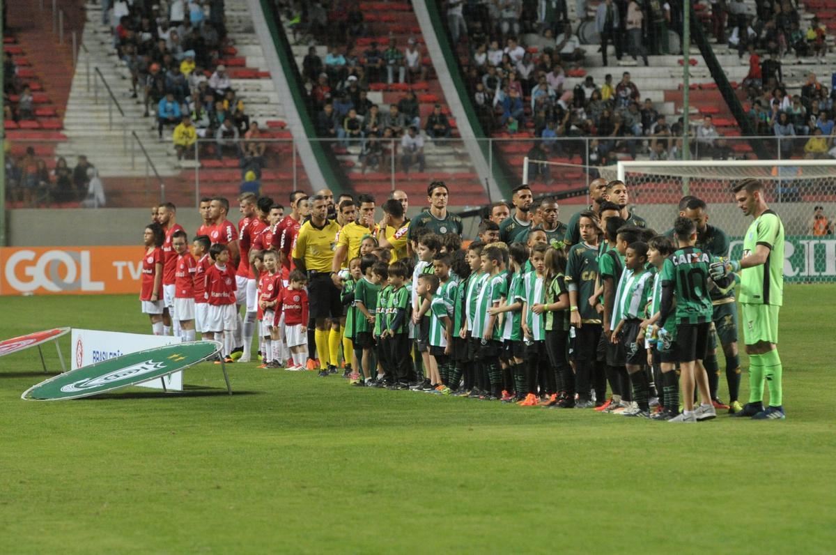 Fotos do jogo entre Amrica e Internacional, no Independncia, pela 15 rodada do Campeonato Brasileiro