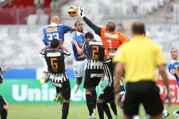 Imagens do jogo entre Cruzeiro e Santos, no Mineiro, pela 13 rodada da Srie A
