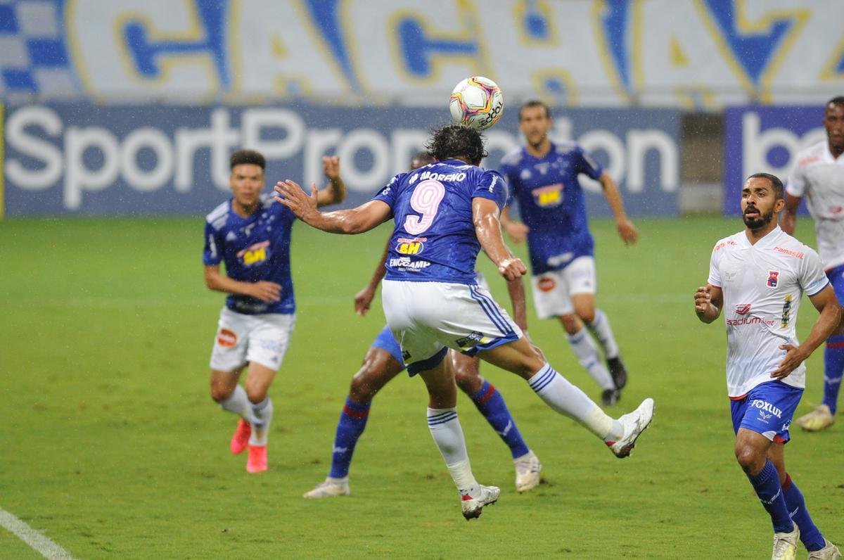 Fotos do jogo entre Cruzeiro e Paran Clube, no Mineiro, em Belo Horizonte, pela 19 rodada da Srie B do Campeonato Brasileiro