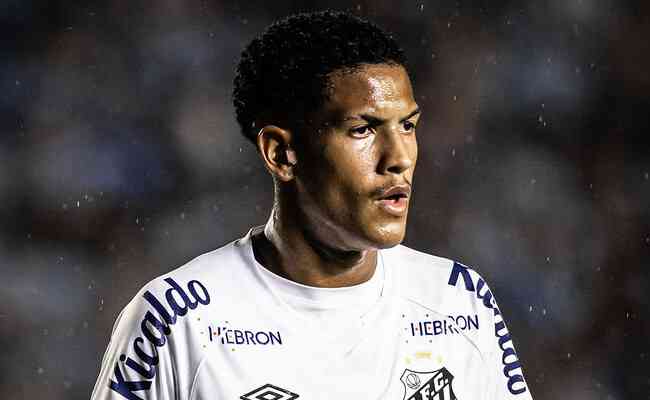 ngelo chegou a marca de quatro gols com a camisa do Santos desde que chegou aos profissionais