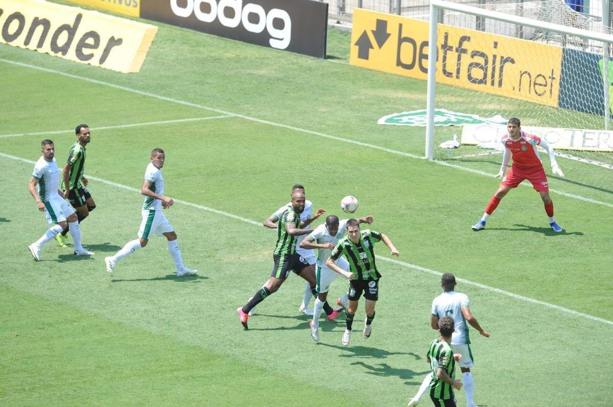 Equipes se enfrentaram neste sbado, pela 13 rodada da competio