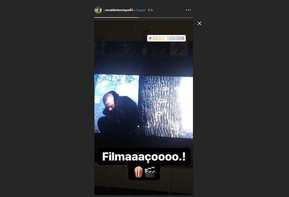 Já o volante Ronaldo curtiu um filme. Filme não, 'filmaaaçooo'