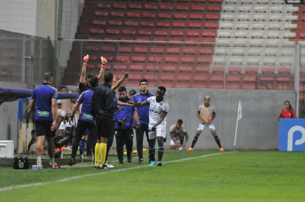 Fotos da derrota do Amrica para o Cear, por 2 a 0, no Independncia, pela 10 rodada da Srie A