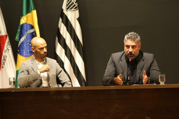 Veja imagens da entrevista coletiva de Srgio Sette Cmara