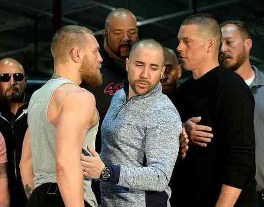 Com presena de imprensa e fs, Conor McGregor e Nate Diaz participam de conferncia em Los Angeles e esquentam clima para duelo no UFC 196