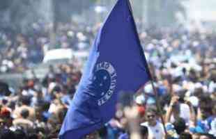 Torcida do Cruzeiro j comea a se movimentar em vrios pontos da cidade antes da partida contra o Grmio, s 17h, no Mineiro