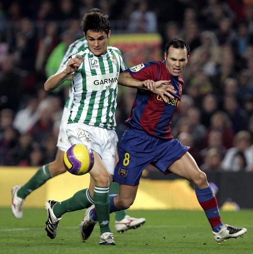 Revelado pelo Atlético em 2005, Lima foi vendido ao Bétis, da Espanha, em 2007. O Galo recebeu cerca de 2,8 milhões de euros (cerca de R$ 7,4 milhões na cotação da época).