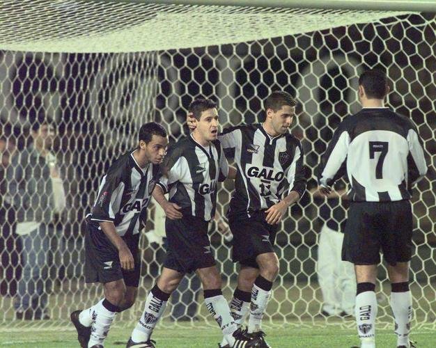 No jogo de volta, no Mineiro, Atltico e Fluminense empataram por 2 a 2. O Galo acabou classificado pelo gol qualificado fora de casa