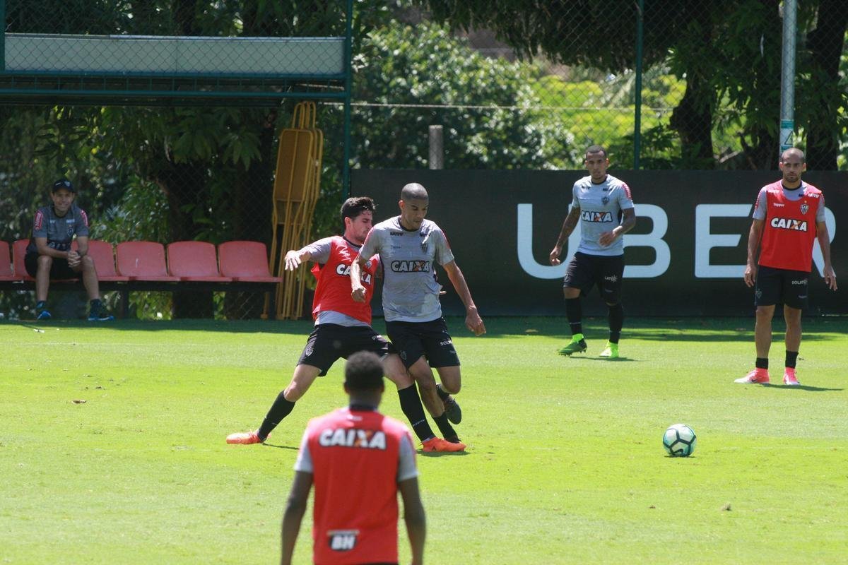 Elenco atleticano treinou, nesta quarta-feira, na Cidade do Galo, visando ao confronto contra o Grmio