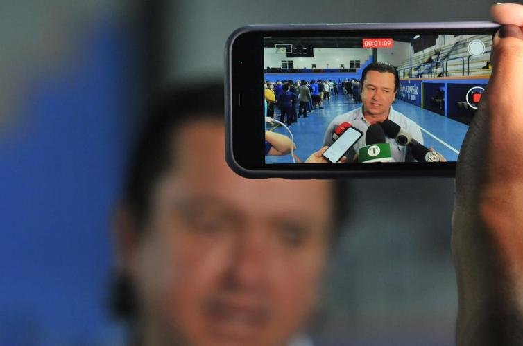 Conselheiros e associados do Cruzeiro durante votação de mudança do Estatuto do clube. Assembleia geral autorizou venda de até 90% das ações da SAF para investidores. Houve festa dos cruzeirenses no Parque Esportivo do Barro Preto, em BH, devido à possibilidade de chegada de recursos para tornar o futebol mais competitivo a partir de 2022.