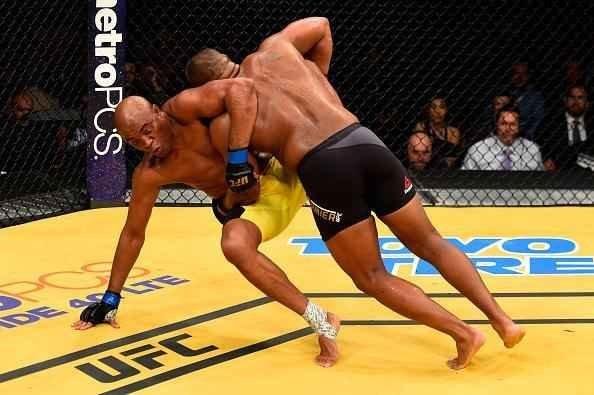 Fotos da derrota de Anderson Silva para Daniel Cormier no UFC 200