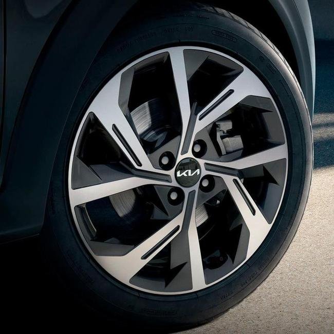 Fotos do Kia Stonic, carro que Hulk, do Atltico, recebeu como prmio na Supercopa do Brasil e deu ao pai