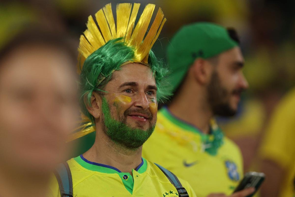 Fotos das torcidas de Brasil e Crocia no Estdio da Educao, em Al-Rayyan, no Catar, em duelo pelas quartas de final da Copa do Mundo