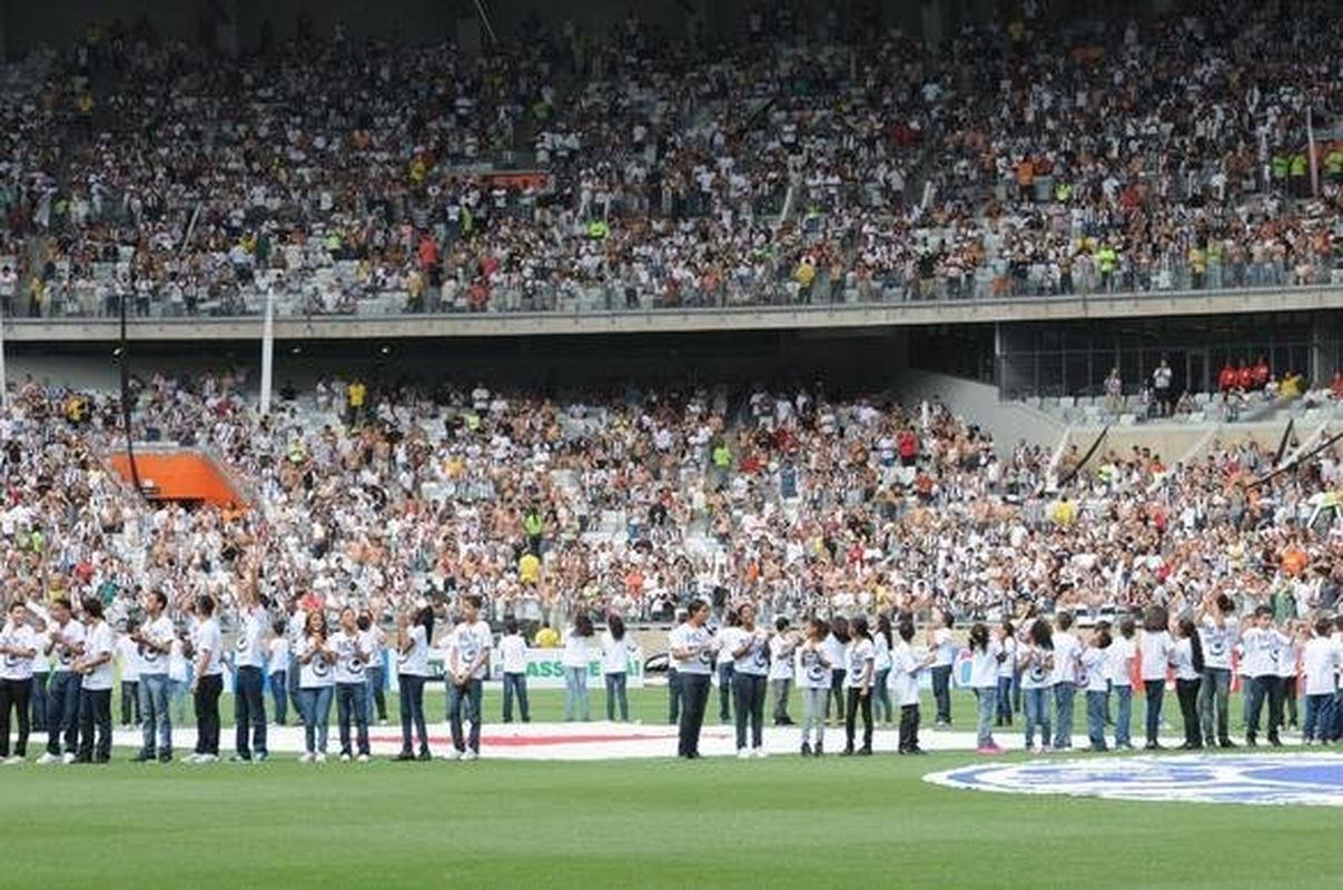 Fotos exclusivas do clssico entre Atltico e Cruzeiro na reabertura do novo Mineiro