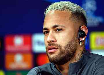 Em evento de lançamento da nova chuteira, em Paris, Neymar comentou sobre críticas ao Paris Saint-Germain 