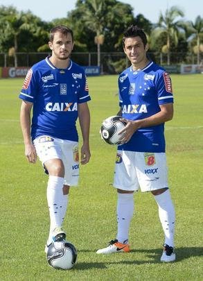 Veja fotos do treino e da apresentao oficial de Lucas e Robinho no Cruzeiro