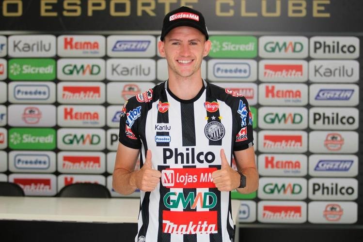 Odvan, zagueiro (Operário)