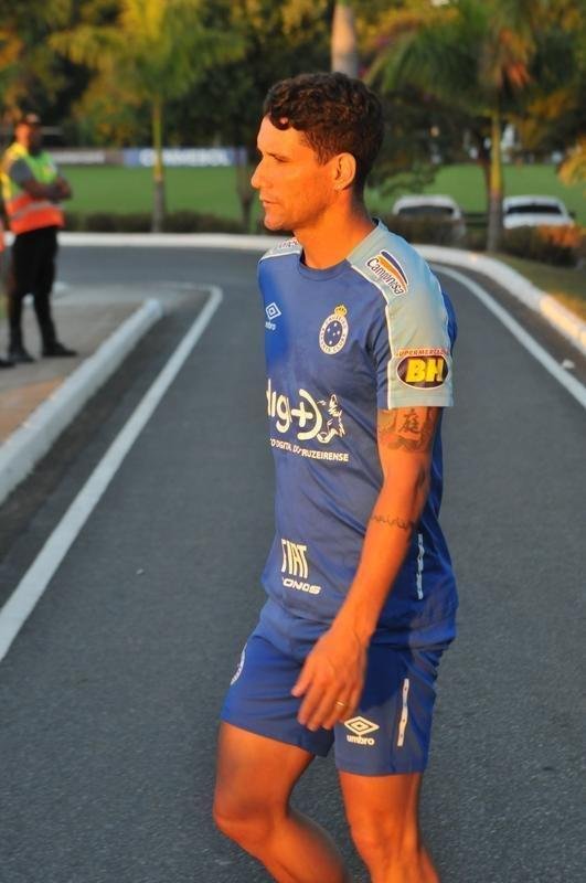 Cruzeiro iniciou sua intertemporada nesta segunda-feira na Toca da Raposa II. Tcnico Mano Menezes contou com elenco completo. Grupo agora comea preparao para decises com Atltico na Copa do Brasil, River Plate na Copa Libertadores e 29 rodadas restantes do Campeonato Brasileiro