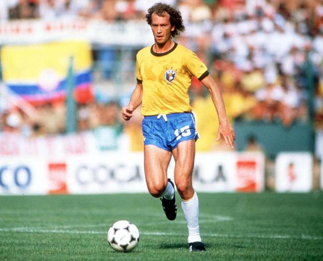 1982 - Em 1982, a Topper vestiu a Seleção Brasileira, novamente com a camisa amarela e detalhes em verde nas mangas e na gola