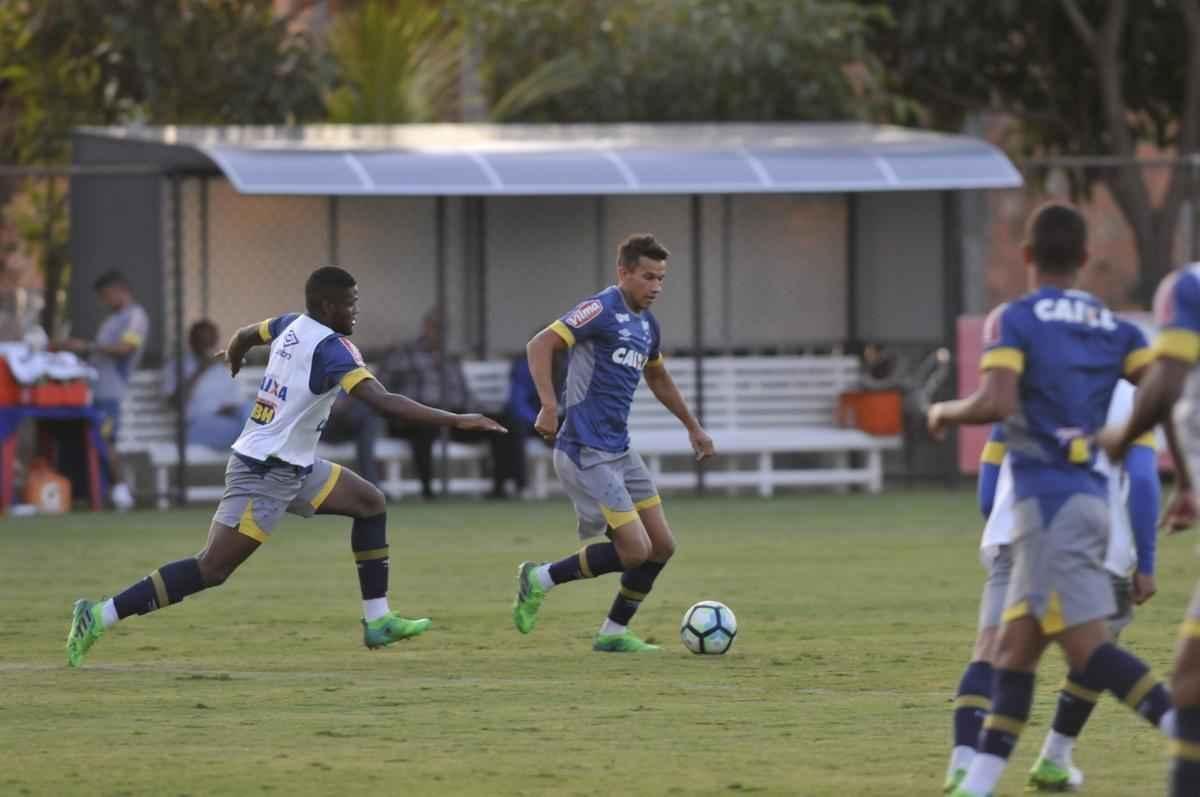 Mano Menezes testou novidades no Cruzeiro para enfrentar o So Paulo na estreia do Brasileiro