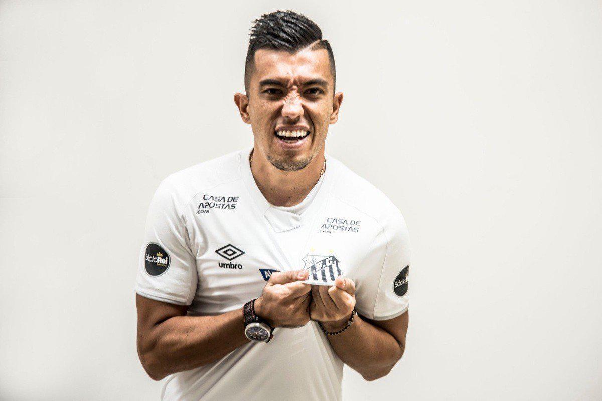 Uribe (atacante): jogador de 33 anos teve contrato rescindido no Santos, aps passagem pelo Flamengo