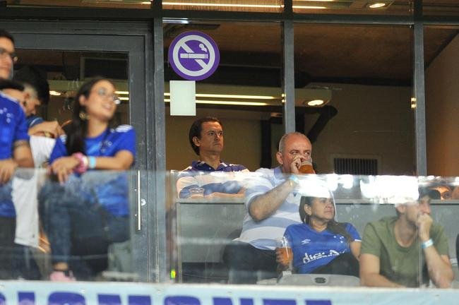 Srgio Santos Rodrigues, presidente do Cruzeiro, assiste  partida contra o Brusque, pela Srie B, no camarote do Mineiro