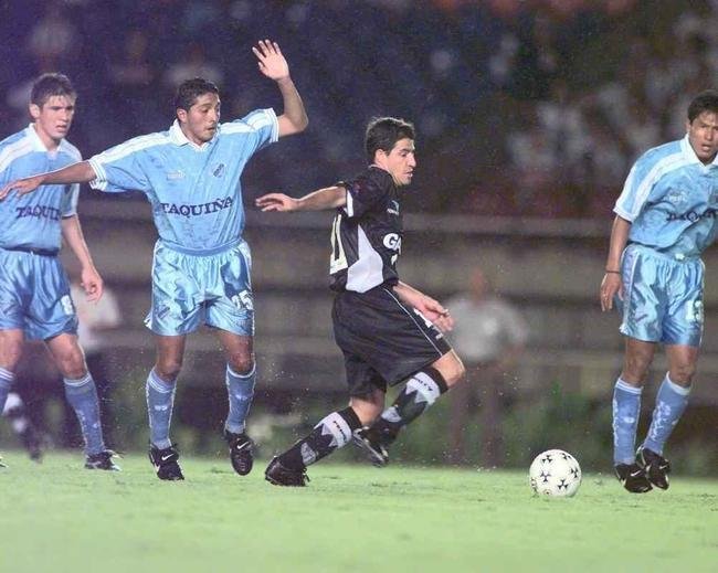 2000 - 17 de fevereiro - Atltico 1 x 0 Bolvar-BOL - Estdio Mineiro, Belo Horizonte - Primeira rodada da fase de grupos. Aps alguns anos longe da Libertadores, o Galo retornou vencendo o Bolvar por 1 a 0, com gol do meia Ramon Menezes. Naquela edio, o time alvinegro foi eliminado nas quartas de final para o Corinthians.