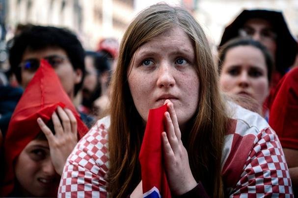 Reaes da torcida croata em Zagreb depois da perda do ttulo da Copa do Mundo para a Frana