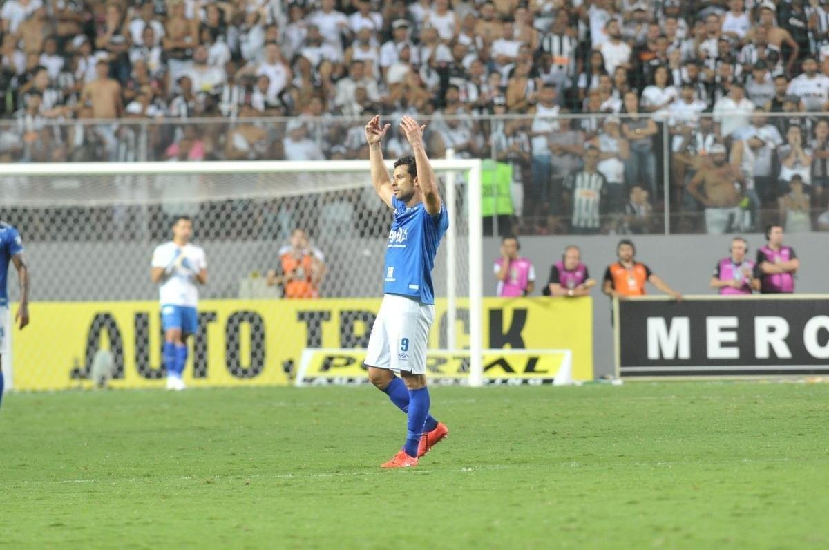 Fred marca de pnalti, empata clssico e d ttulo mineiro ao Cruzeiro no Independncia