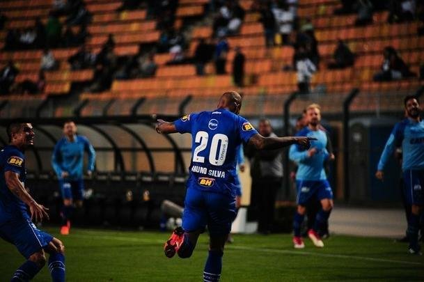 Fotos da vitória do Cruzeiro sobre o Santos, por 1 a 0, no Pacaembu, com gol de Bruno Silva