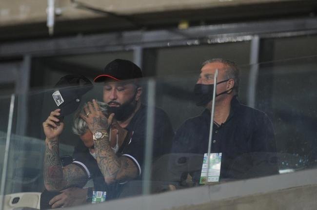 As reaes de Sampaoli e Vargas na goleada do Atltico sobre o Flamengo