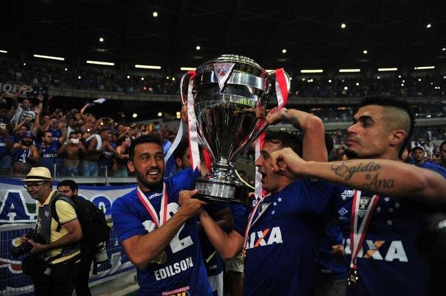 Festa do Cruzeiro com a conquista do Campeonato Mineiro sobre o Atltico
