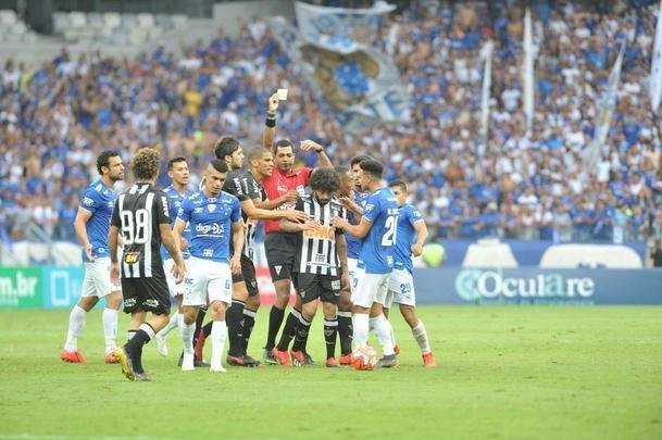 Fotos do primeiro tempo do clssico entre Cruzeiro e Atltico, pela final do Mineiro