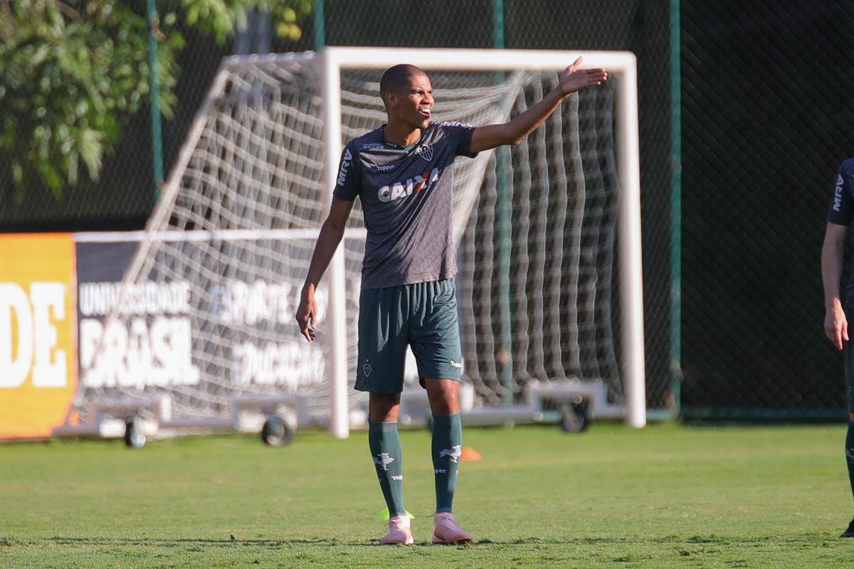 Leonardo Silva - contrato do zagueiro vai at o fim do Campeonato Mineiro de 2019