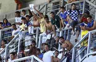 Torcedores do Cruzeiro nas cadeiras do Estdio Independncia