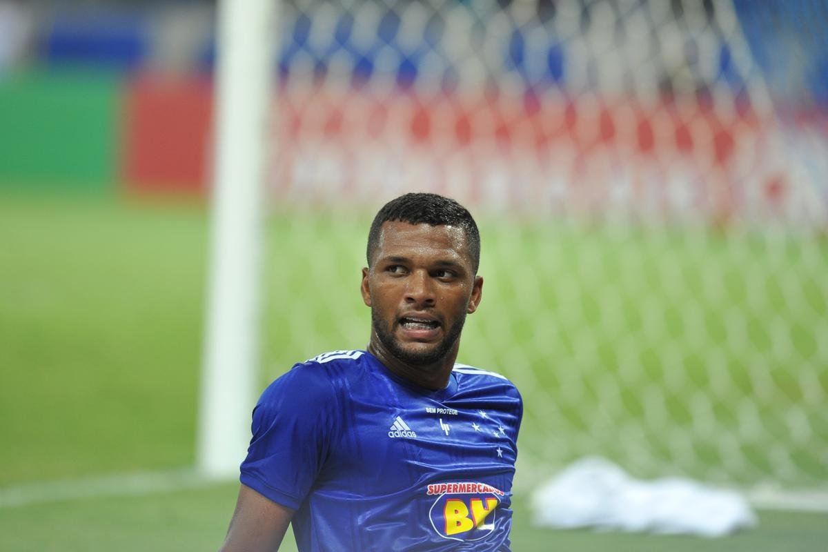 Revs por 2 a 0 para o CRB frustrou torcida do Cruzeiro no Mineiro