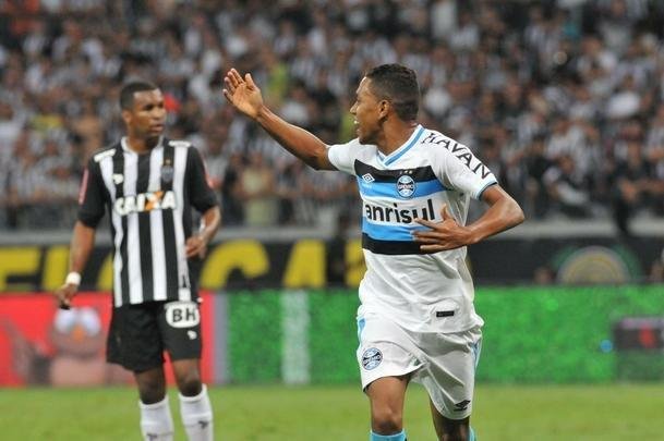 Pedro Rocha cala o Mineiro com primeiro gol do Grmio no jogo de ida da final da Copa do Brasil