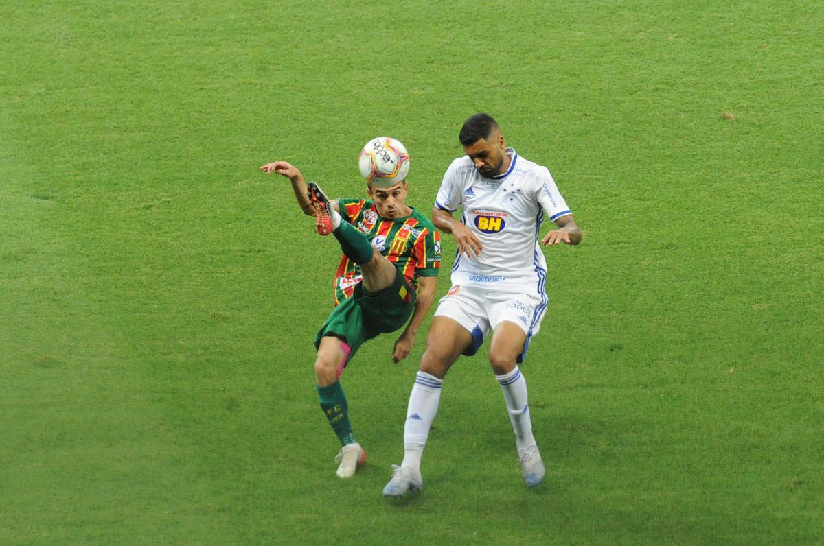 Fotos do duelo entre Cruzeiro e Sampaio Corra, no Mineiro, pela 14 rodada da Srie B do Campeonato Brasileiro