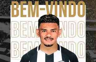 Botafogo contratou o atacante Tiquinho Soares